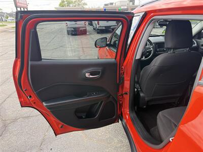 2017 Jeep Compass Sport   - Photo 12 - Elkhart, IN 46514