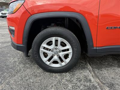 2017 Jeep Compass Sport   - Photo 2 - Elkhart, IN 46514