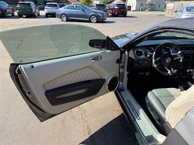 2010 Ford Mustang V6   - Photo 10 - Elkhart, IN 46514