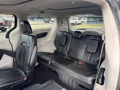 2019 Chrysler Pacifica Limited - Photo 13 - Elkhart, IN 46514