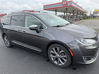 2019 Chrysler Pacifica Limited - Photo 8 - Elkhart, IN 46514