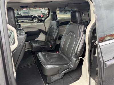 2019 Chrysler Pacifica Limited - Photo 12 - Elkhart, IN 46514