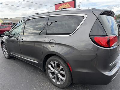 2019 Chrysler Pacifica Limited - Photo 4 - Elkhart, IN 46514