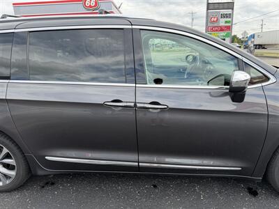 2019 Chrysler Pacifica Limited - Photo 7 - Elkhart, IN 46514