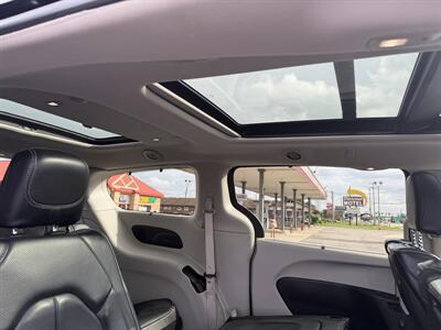 2019 Chrysler Pacifica Limited - Photo 16 - Elkhart, IN 46514