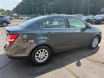 2018 Chevrolet Sonic LT   - Photo 5 - Elkhart, IN 46514