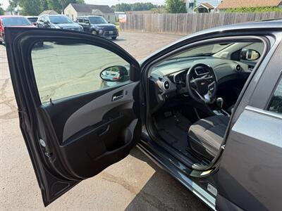 2018 Chevrolet Sonic LT   - Photo 8 - Elkhart, IN 46514
