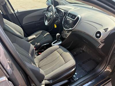 2018 Chevrolet Sonic LT   - Photo 13 - Elkhart, IN 46514