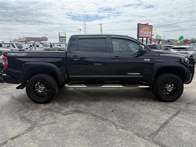 2019 Toyota Tundra SR5   - Photo 8 - Elkhart, IN 46514