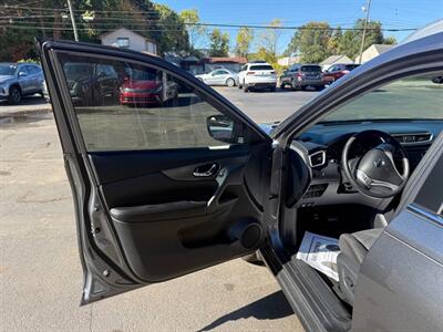 2016 Nissan Rogue S   - Photo 9 - Elkhart, IN 46514
