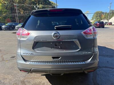 2016 Nissan Rogue S   - Photo 4 - Elkhart, IN 46514