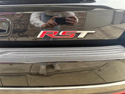 2021 Chevrolet Suburban 1500 RST   - Photo 5 - Elkhart, IN 46514