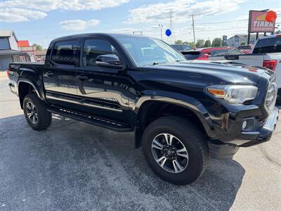 2016 Toyota Tacoma TRD Sport   - Photo 9 - Elkhart, IN 46514