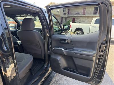 2016 Toyota Tacoma TRD Sport   - Photo 14 - Elkhart, IN 46514