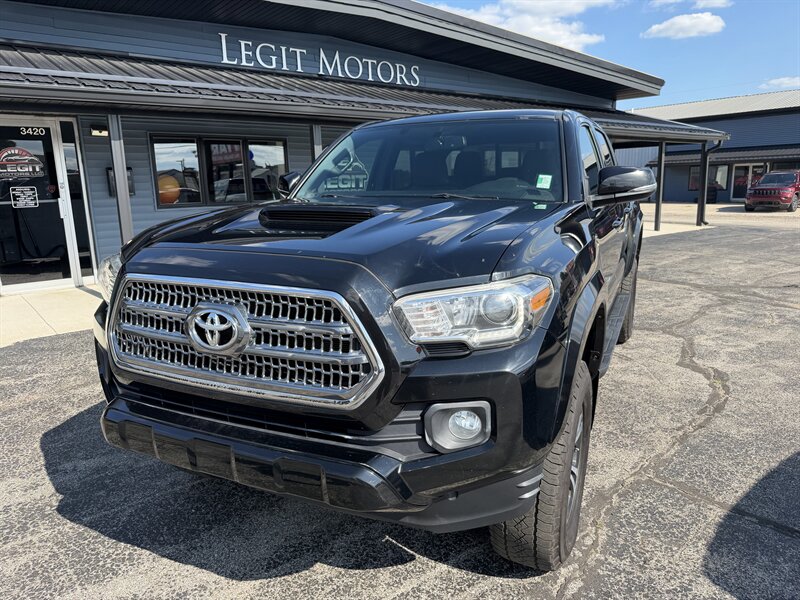 2016 Toyota Tacoma TRD Sport   - Photo 1 - Elkhart, IN 46514