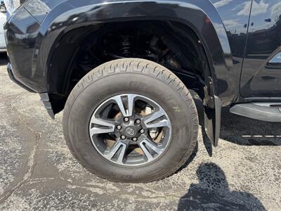 2016 Toyota Tacoma TRD Sport   - Photo 3 - Elkhart, IN 46514