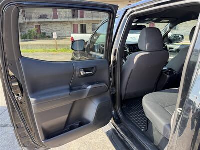 2016 Toyota Tacoma TRD Sport   - Photo 12 - Elkhart, IN 46514