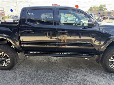 2016 Toyota Tacoma TRD Sport   - Photo 8 - Elkhart, IN 46514