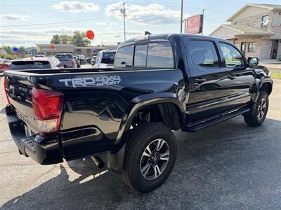 2016 Toyota Tacoma TRD Sport   - Photo 7 - Elkhart, IN 46514