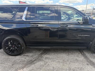 2021 GMC Yukon XL SLE   - Photo 8 - Elkhart, IN 46514