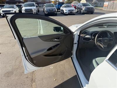 2022 Chevrolet Malibu LT - Photo 11 - Elkhart, IN 46514