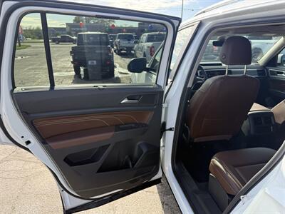 2023 Volkswagen Atlas SEL 4Motion - Photo 12 - Elkhart, IN 46514