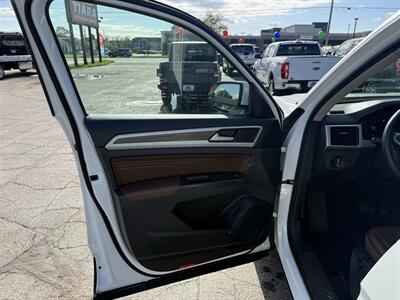 2023 Volkswagen Atlas SEL 4Motion - Photo 10 - Elkhart, IN 46514