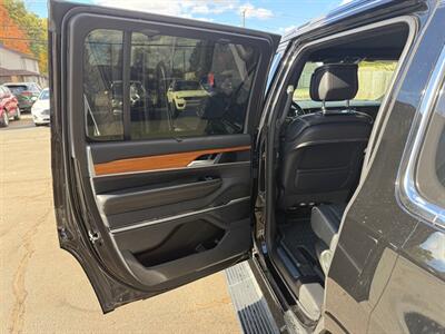 2023 Jeep Grand Wagoneer SERIES III   - Photo 10 - Elkhart, IN 46514