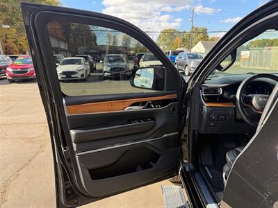 2023 Jeep Grand Wagoneer SERIES III   - Photo 8 - Elkhart, IN 46514
