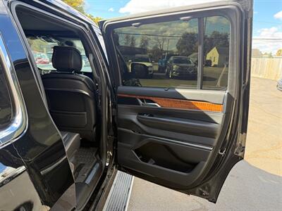 2023 Jeep Grand Wagoneer SERIES III   - Photo 14 - Elkhart, IN 46514