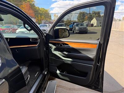 2023 Jeep Grand Wagoneer SERIES III   - Photo 19 - Elkhart, IN 46514