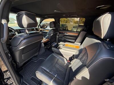 2023 Jeep Grand Wagoneer SERIES III   - Photo 11 - Elkhart, IN 46514