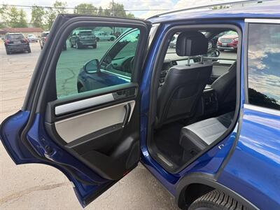 2017 Volkswagen Touareg WOLFSBURG   - Photo 12 - Elkhart, IN 46514