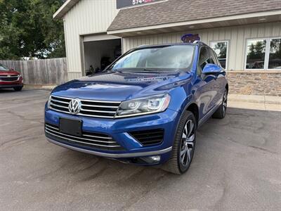 2017 Volkswagen Touareg WOLFSBURG   - Photo 1 - Elkhart, IN 46514