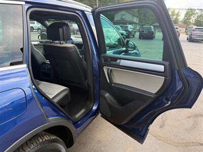 2017 Volkswagen Touareg WOLFSBURG   - Photo 15 - Elkhart, IN 46514