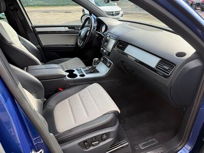 2017 Volkswagen Touareg WOLFSBURG   - Photo 20 - Elkhart, IN 46514