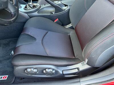 2011 Nissan 370Z   - Photo 17 - Elkhart, IN 46514