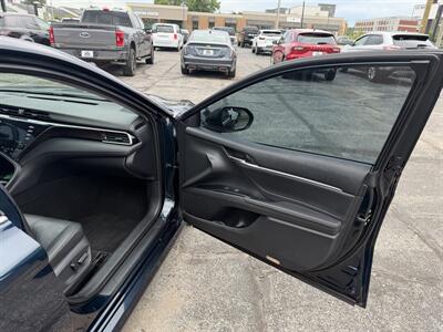 2018 Toyota Camry XLE V6   - Photo 18 - Elkhart, IN 46514
