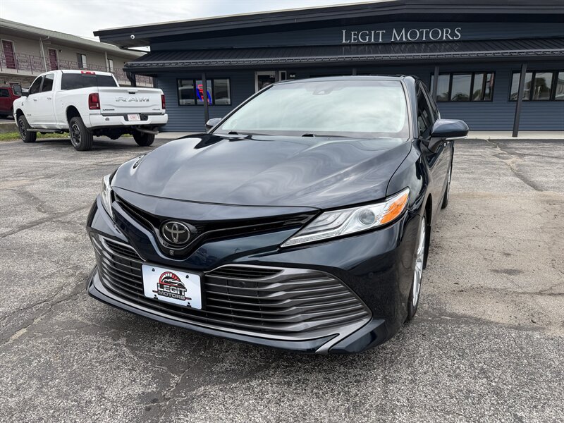 2018 Toyota Camry XLE V6   - Photo 1 - Elkhart, IN 46514