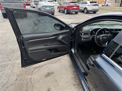 2018 Toyota Camry XLE V6   - Photo 11 - Elkhart, IN 46514