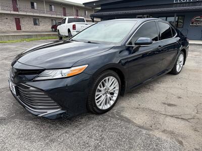 2018 Toyota Camry XLE V6   - Photo 2 - Elkhart, IN 46514