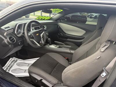 2015 Chevrolet Camaro LS - Photo 11 - Elkhart, IN 46514