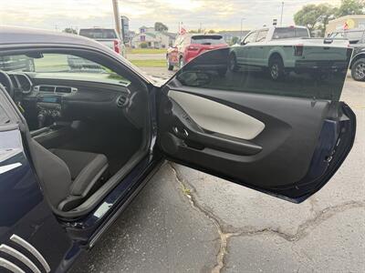 2015 Chevrolet Camaro LS - Photo 13 - Elkhart, IN 46514