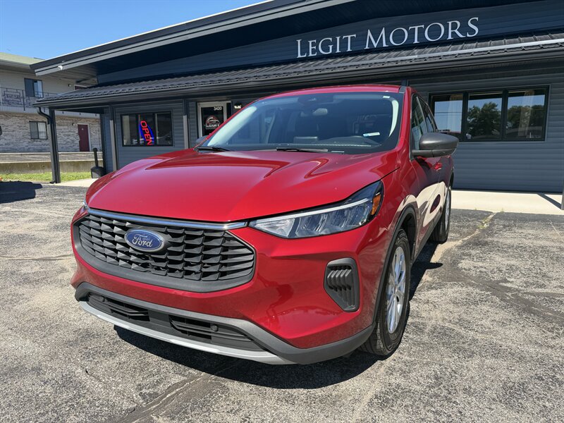 2023 Ford Escape Active   - Photo 1 - Elkhart, IN 46514