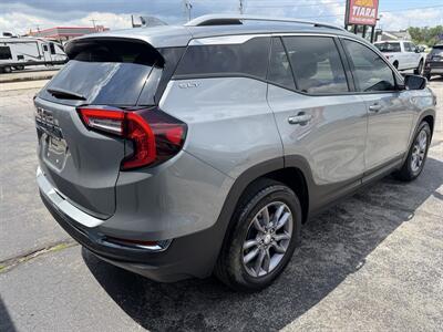 2023 GMC Terrain SLT   - Photo 7 - Elkhart, IN 46514