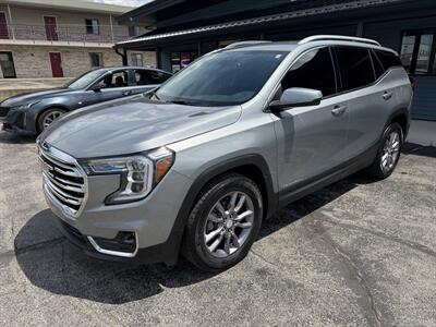 2023 GMC Terrain SLT   - Photo 2 - Elkhart, IN 46514