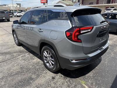 2023 GMC Terrain SLT   - Photo 5 - Elkhart, IN 46514