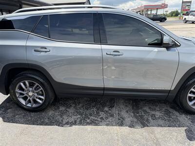 2023 GMC Terrain SLT   - Photo 8 - Elkhart, IN 46514
