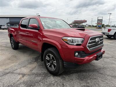 2017 Toyota Tacoma TRD Off-Road - Photo 9 - Elkhart, IN 46514