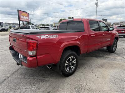 2017 Toyota Tacoma TRD Off-Road - Photo 7 - Elkhart, IN 46514